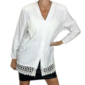 Vintage white lightweight crochet hem shoulder pad blazer jacket